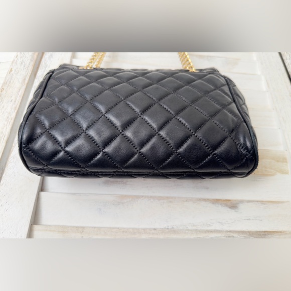 Michael Kors Hannah Quilted Black Soft Leather Gold Chain Shoulder Crossbody bag - Picture 8 of 16